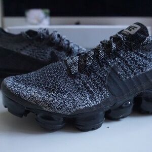 NIKE | WOMEN'S NIKE AIR VAPORMAX FLYNIT